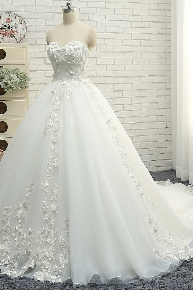 A-line Sweetheart Neck Court Train Tulle Wedding Gown With Appliques 3