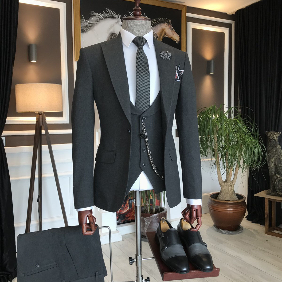 Black Peaked Lapel One Button Business Suit 2