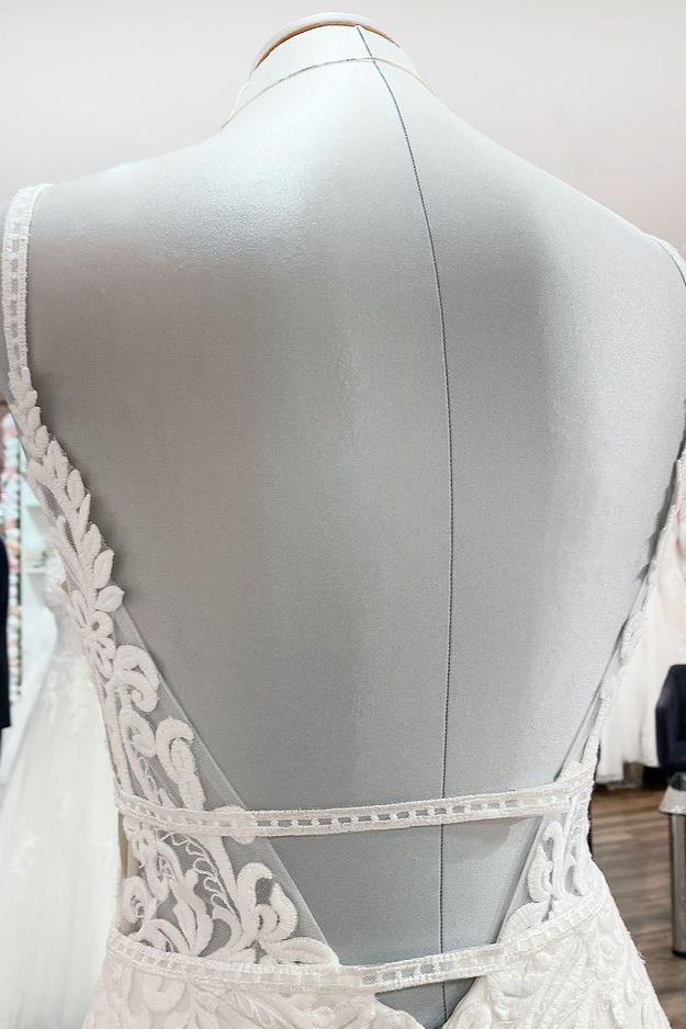 Deep V-neck Mermaid Crepe Wedding Dress with Delicate Lace Appliques 5