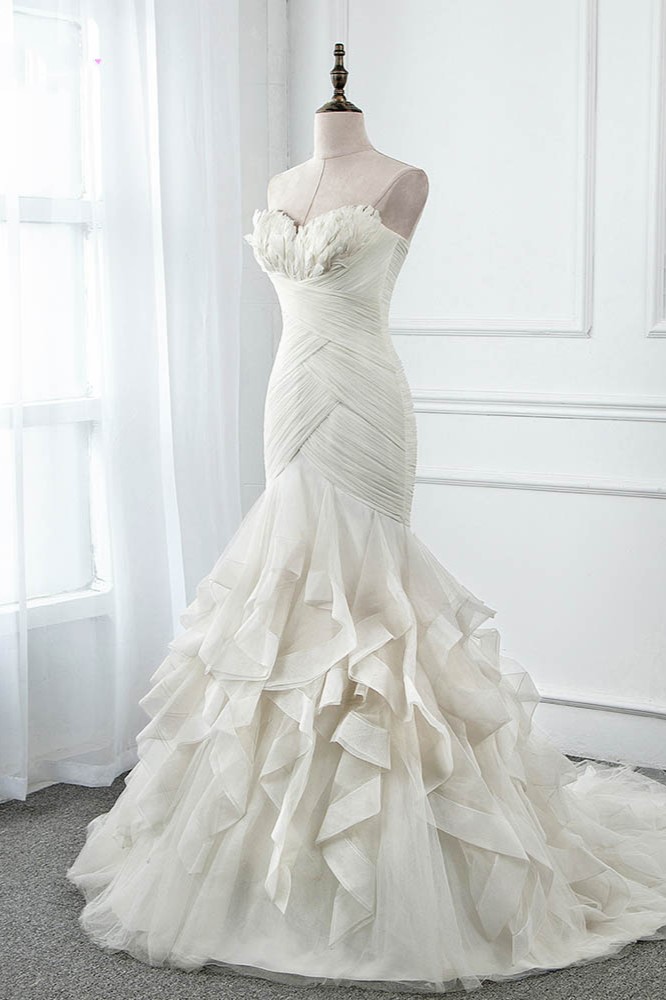 Mermaid Strapless Sweetheart Neck Sleeveless Floor-length Tulle Wedding Gown With Feathers 3