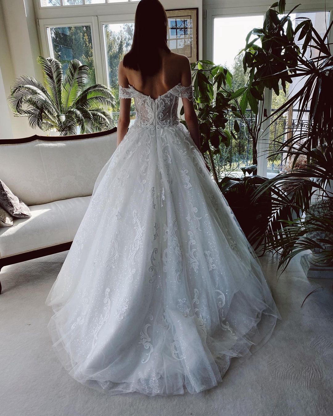 A-line Sweetheart Neck Sleeveless Sweep / Brush Train Tulle Wedding Gown With Appliques 3