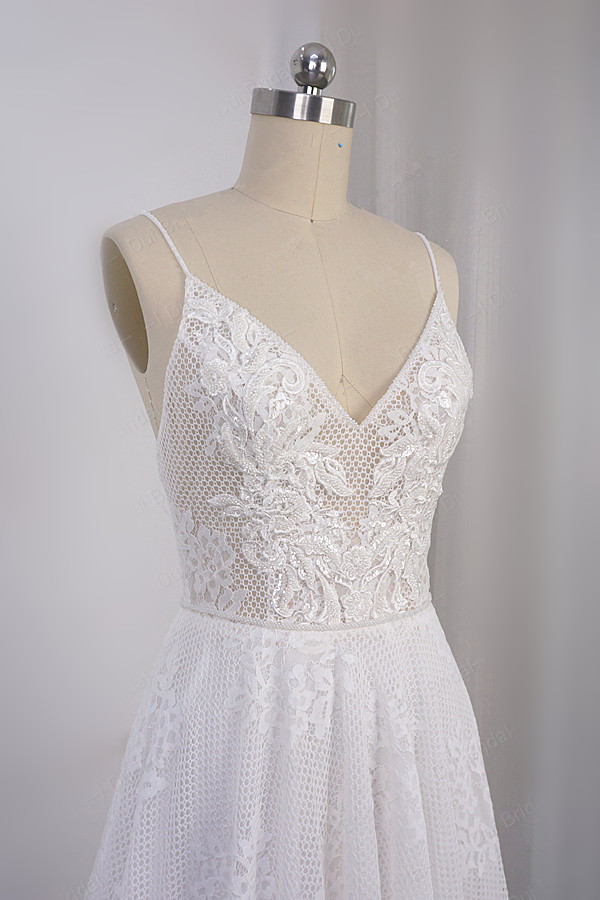 A-line Spaghetti Straps V-neck Sleeveless Floor-length Tulle Bridal Gown With Lace 4