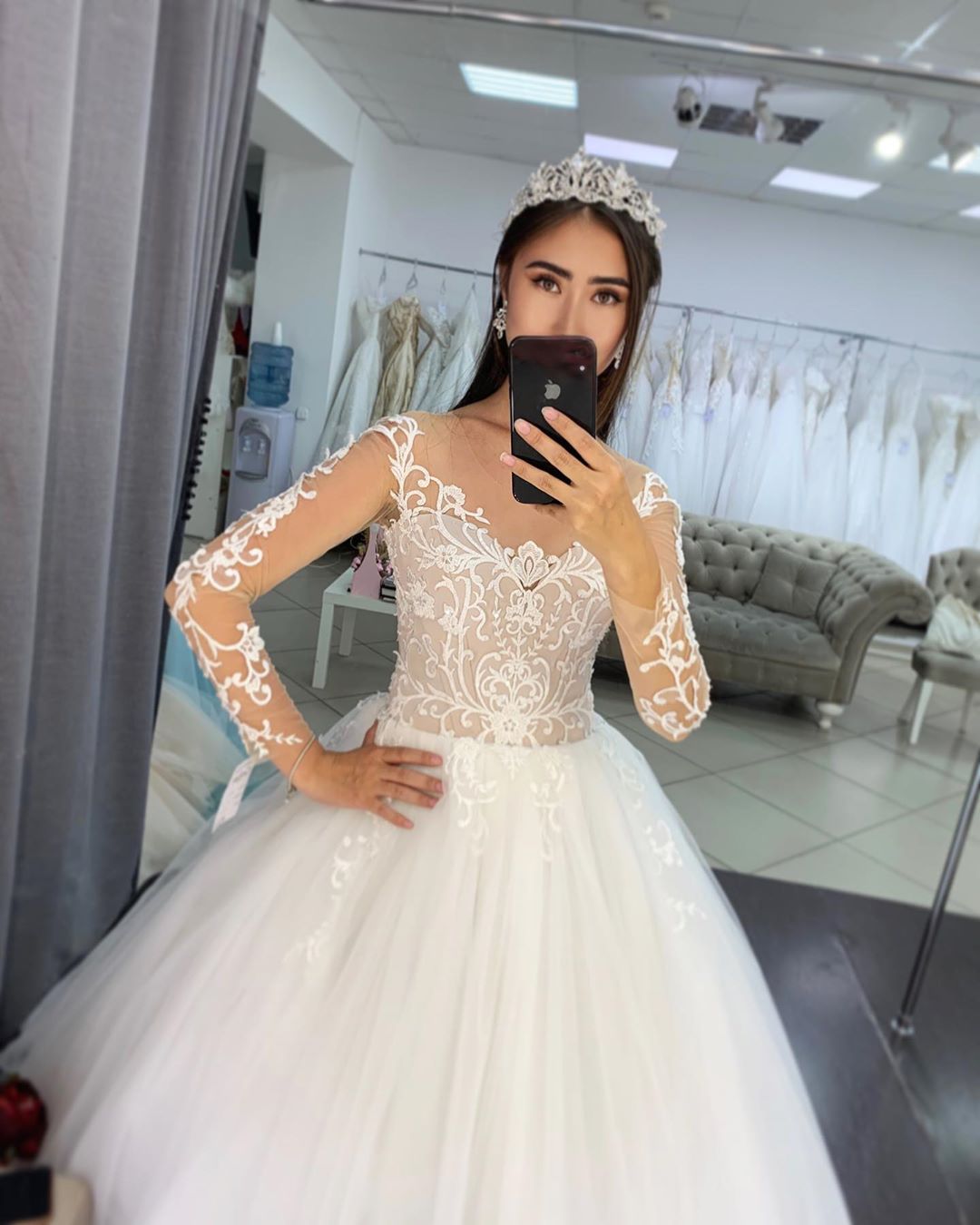 Sweetheart Neck Long Sleeves Court Train Tulle Wedding Dress With Pearls 4