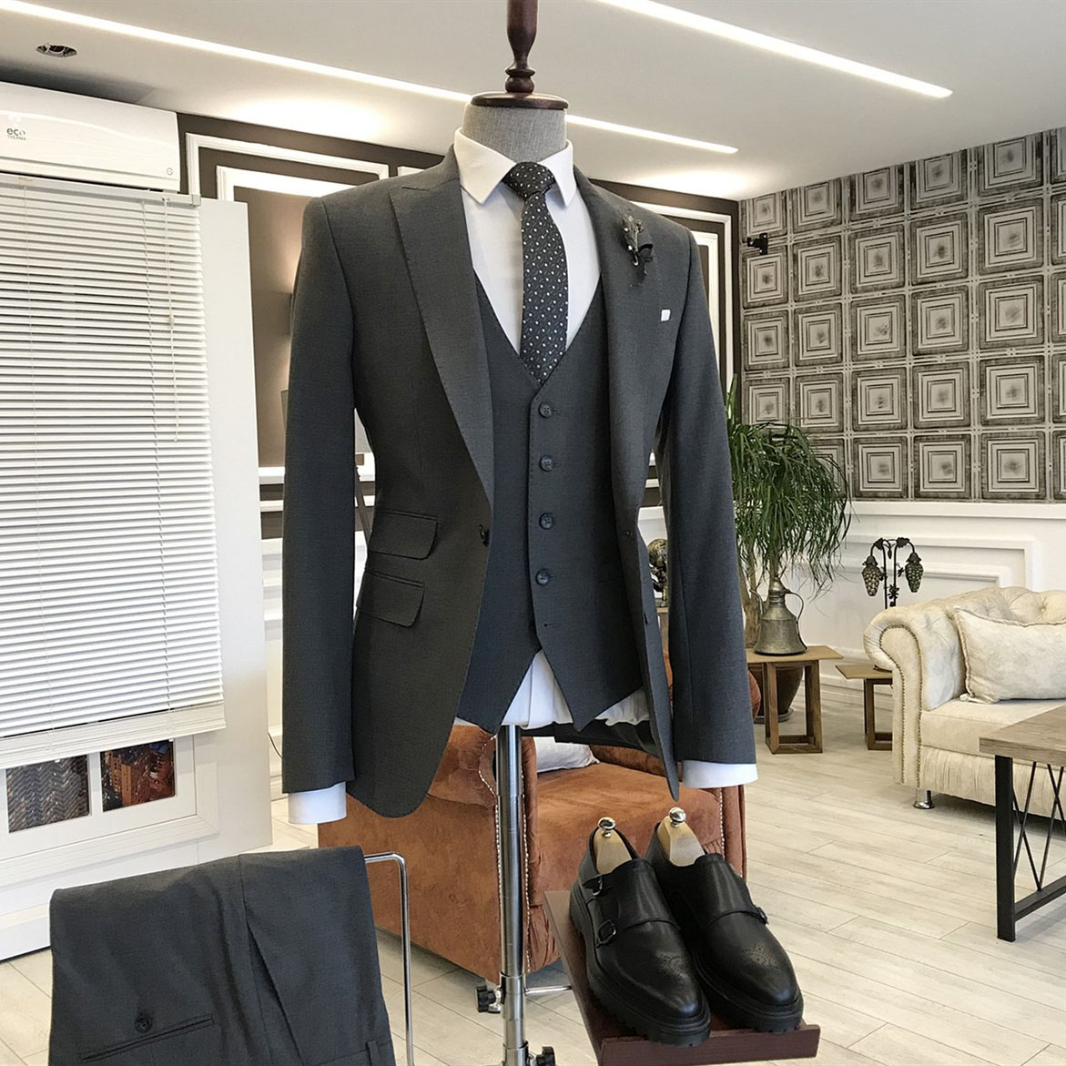 Black Peaked Lapel Business Suit 2