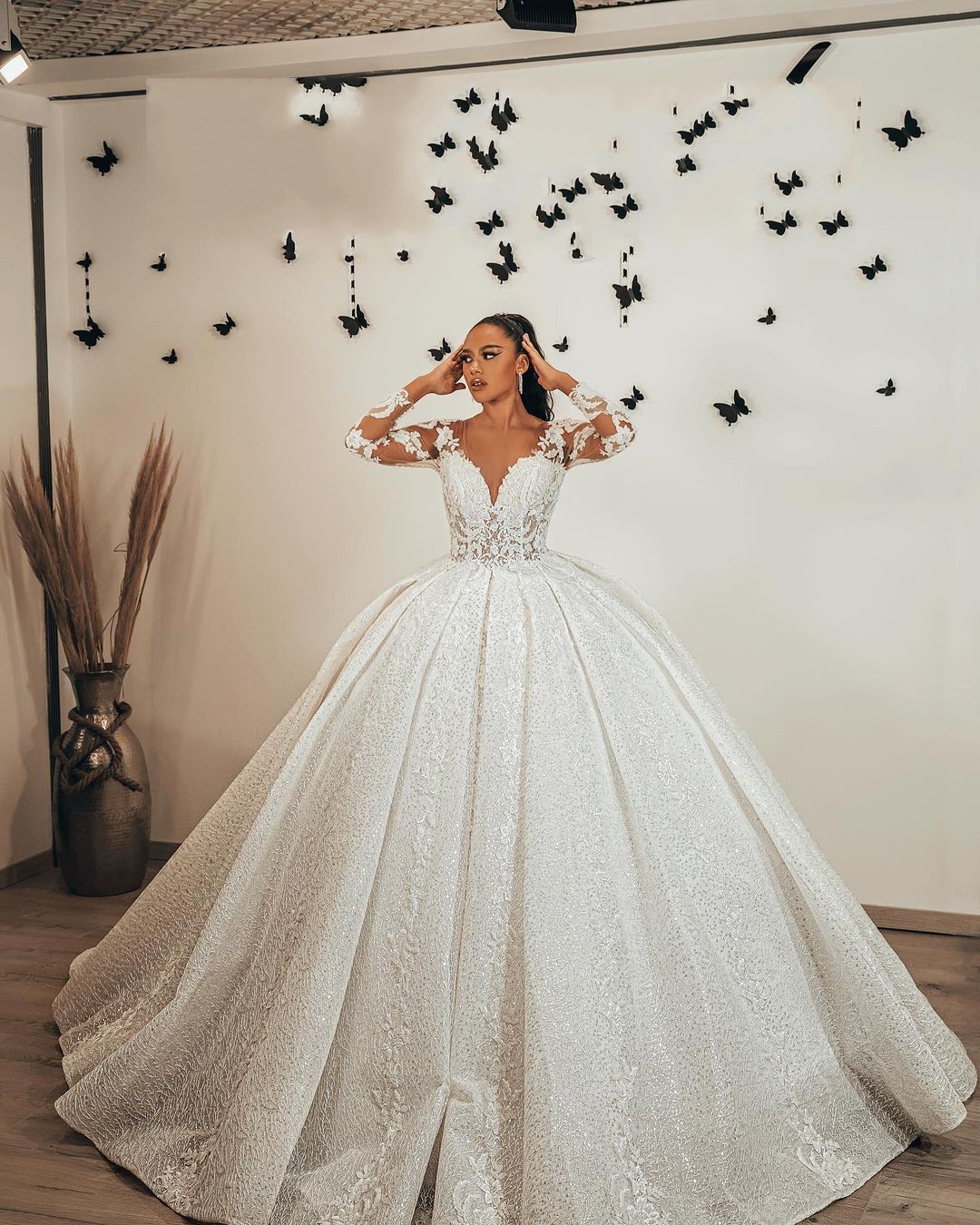Sweetheart Neck Long Sleeves Sweep / Brush Train Wedding Dress With Lace 3