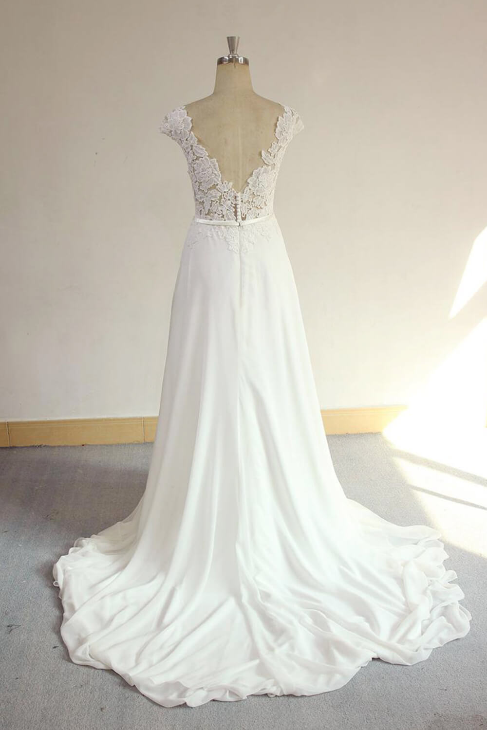 A-line Jewel Neck Short Sleeves Court Train Tulle Wedding Dress With Lace 2