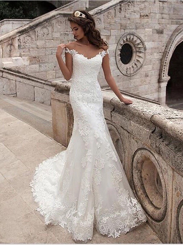 Mermaid Short Sleeves Court Train Lace Wedding Gown With Buttons 2