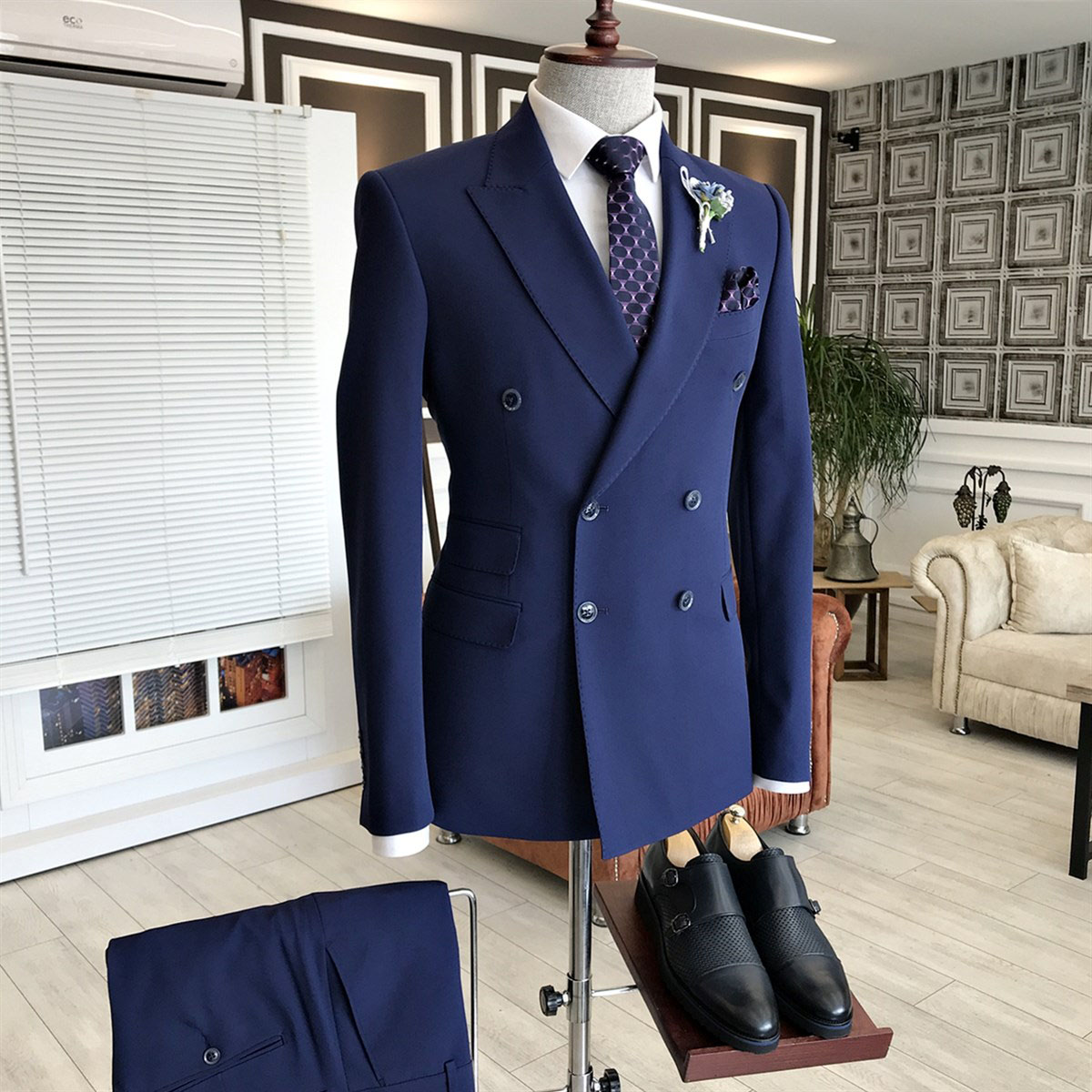 Dark Blue Double Breasted Business Men Suit with Peaked Lapel 2