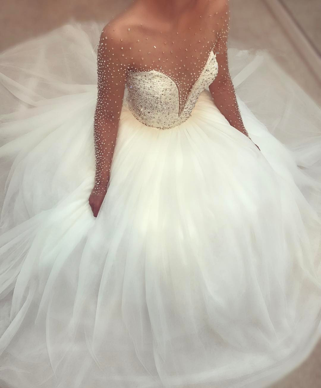 Ball Gown Scoop Neck Sweep / Brush Train Tulle Bridal Gown With Beading 2