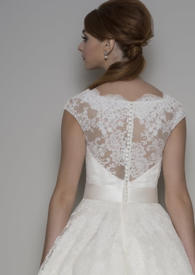 A-line Bateau Neck Sleeveless Tea-length Lace Bridal Gown With Lace 2