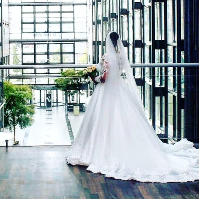 A-line Sweetheart Neck Long Sleeves Chapel Train Tulle Bridal Gown With Lace 3