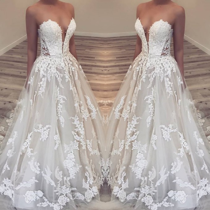 Sweetheart Neck Sleeveless Floor-length Bridal Dress With Lace 2