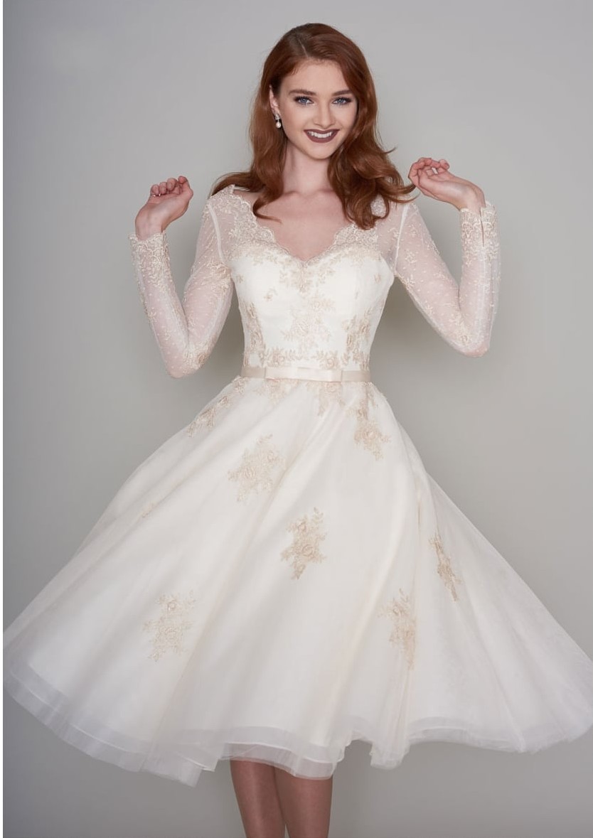 A-line V-neck Long Sleeves Tea-length Tulle Wedding Dress With Lace 2