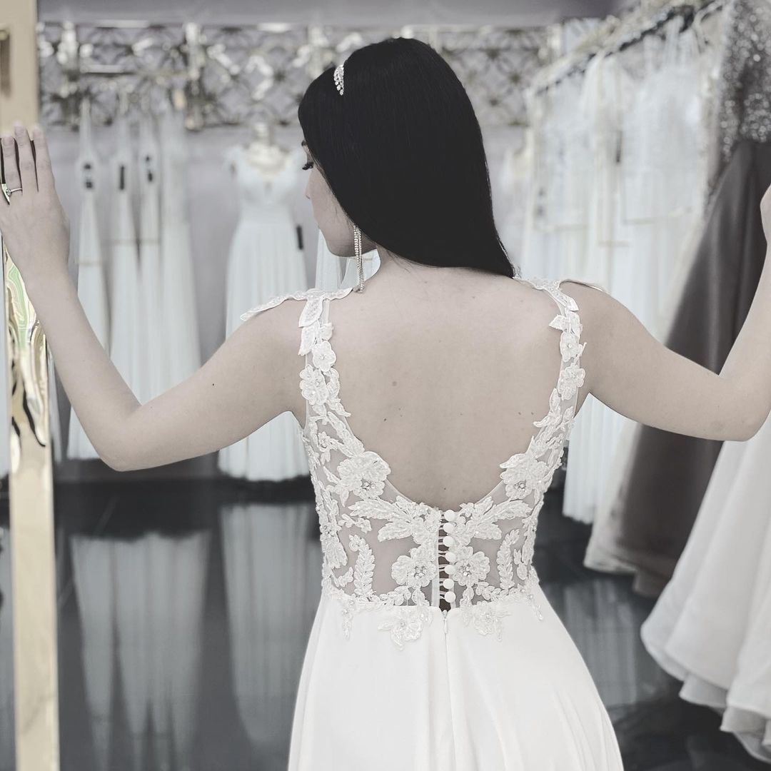 Column Straps Sweetheart Neck Cap Sleeves Chapel Train 100D Chiffon Bridal Gown With Lace 2