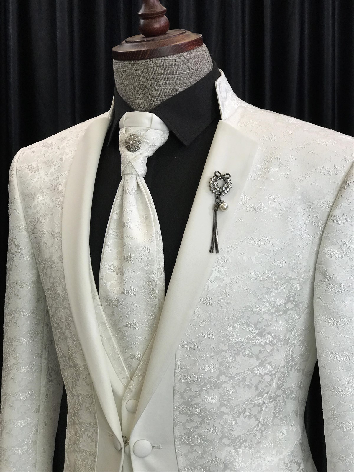 White Jacquard Wedding Men Suit 2