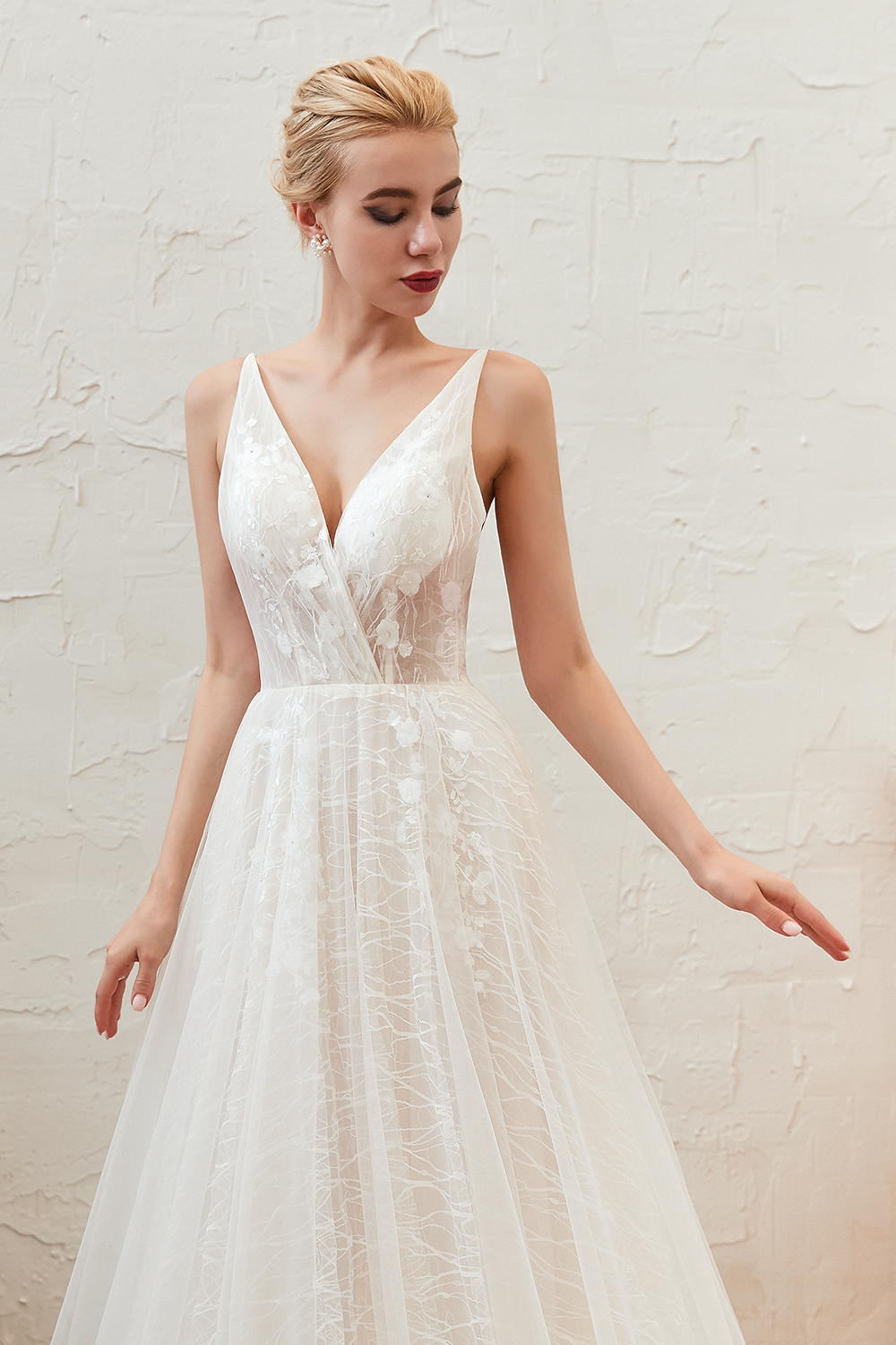 A-line Plunging Neckline Sleeveless Chapel Train Tulle Bridal Gown With Lace 3