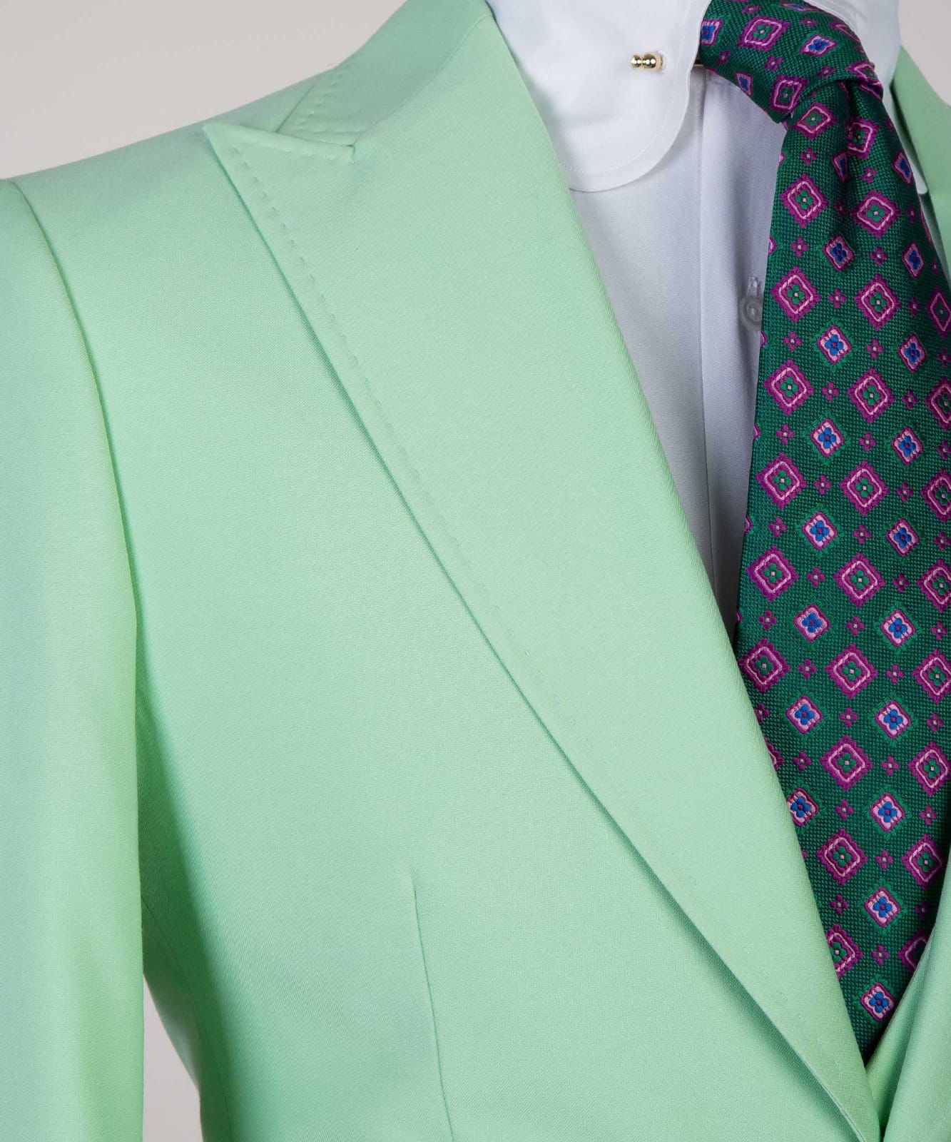 Mint Green Peaked Lapel Three Pieces Men Business Suit 2