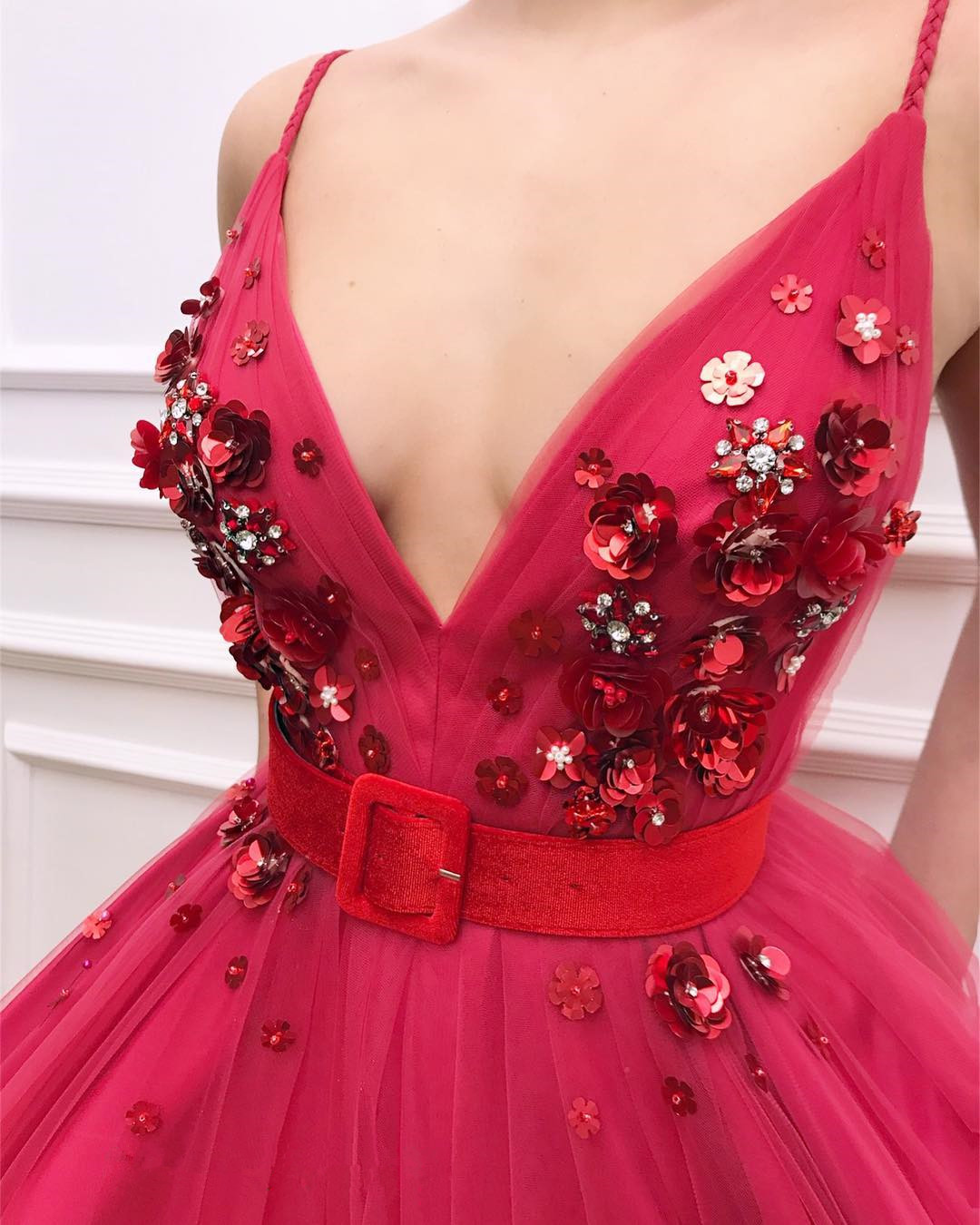 A-line Spaghetti Straps V-neck Sleeveless Floor-length Tulle Formal Wear With Pearls 2