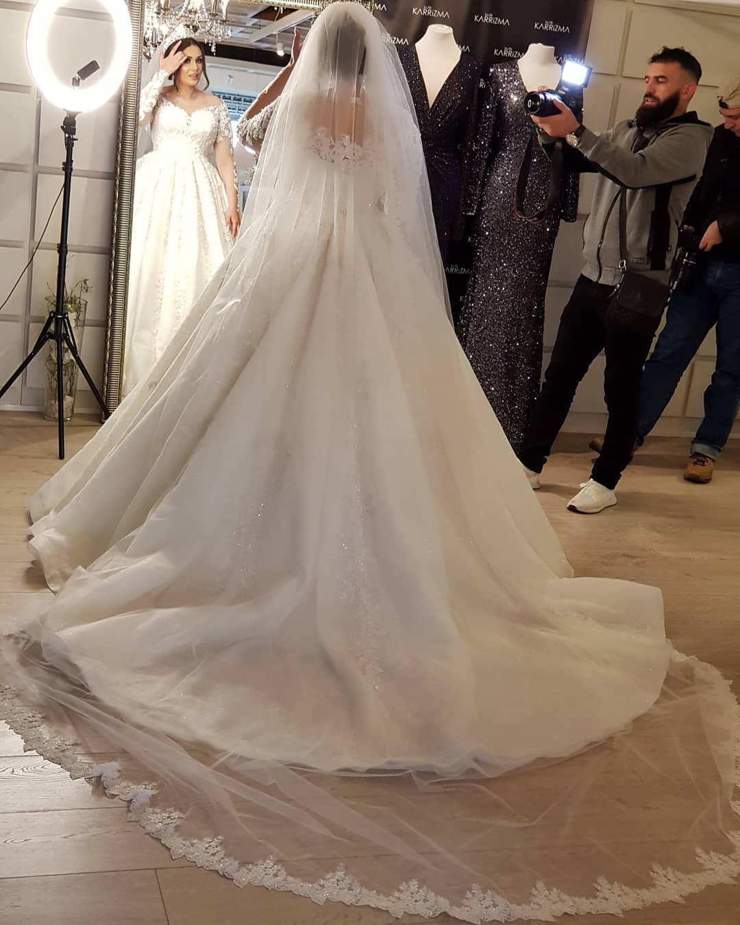 A-line Jewel Neck Long Sleeves Chapel Train Tulle Wedding Dress With Lace 2