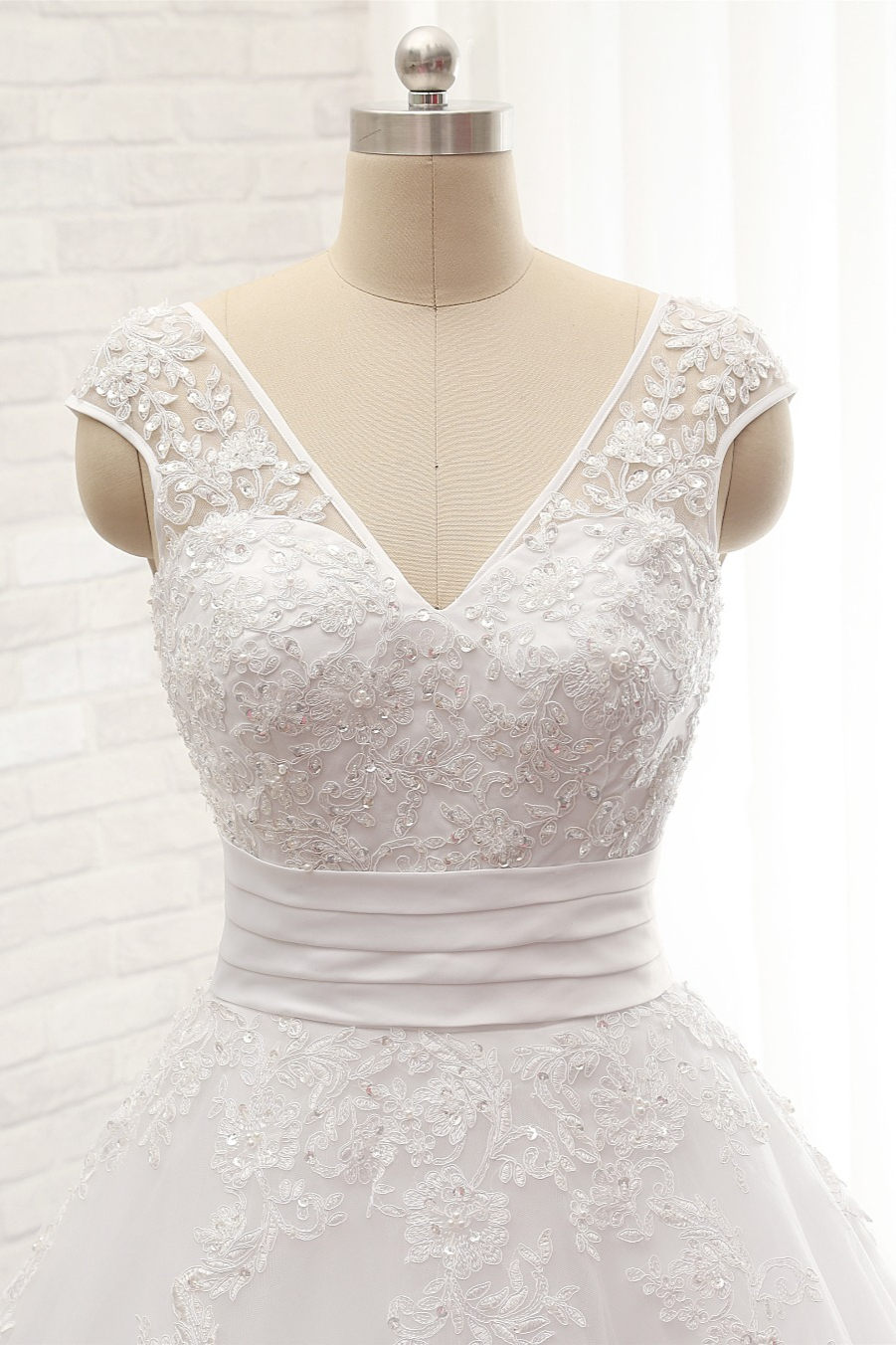 A-line Straps V-neck Court Train Tulle Wedding Gown With Appliques 4