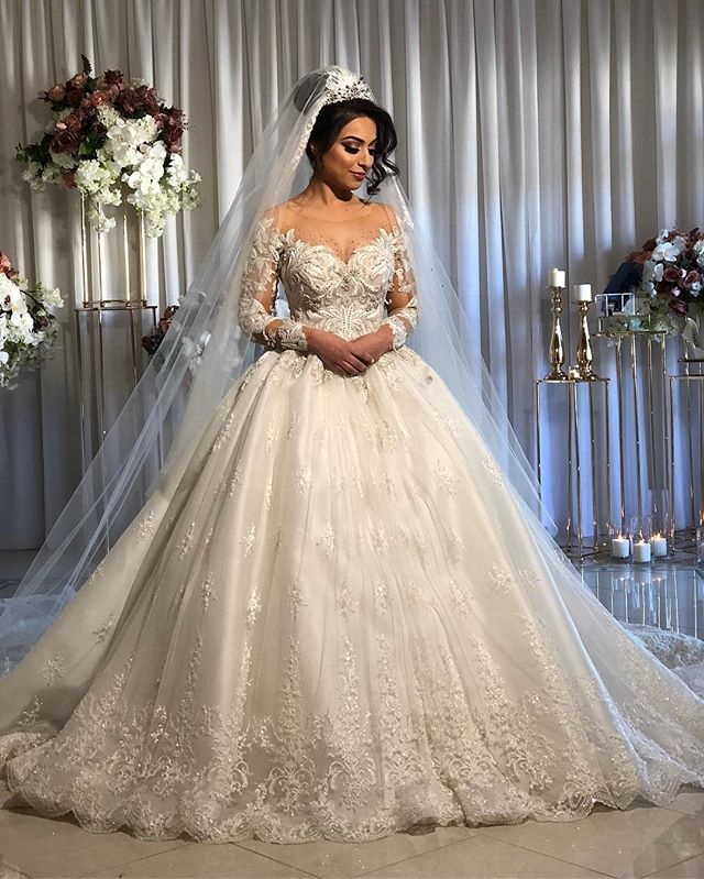 Ball Gown Sweep / Brush Train Wedding Dress With Appliques 2