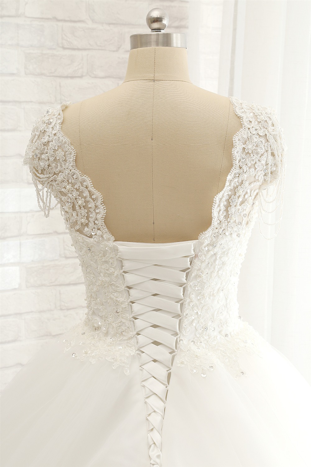 A-line Straps V-neck Sleeveless Floor-length Tulle Wedding Dress With Appliques 4
