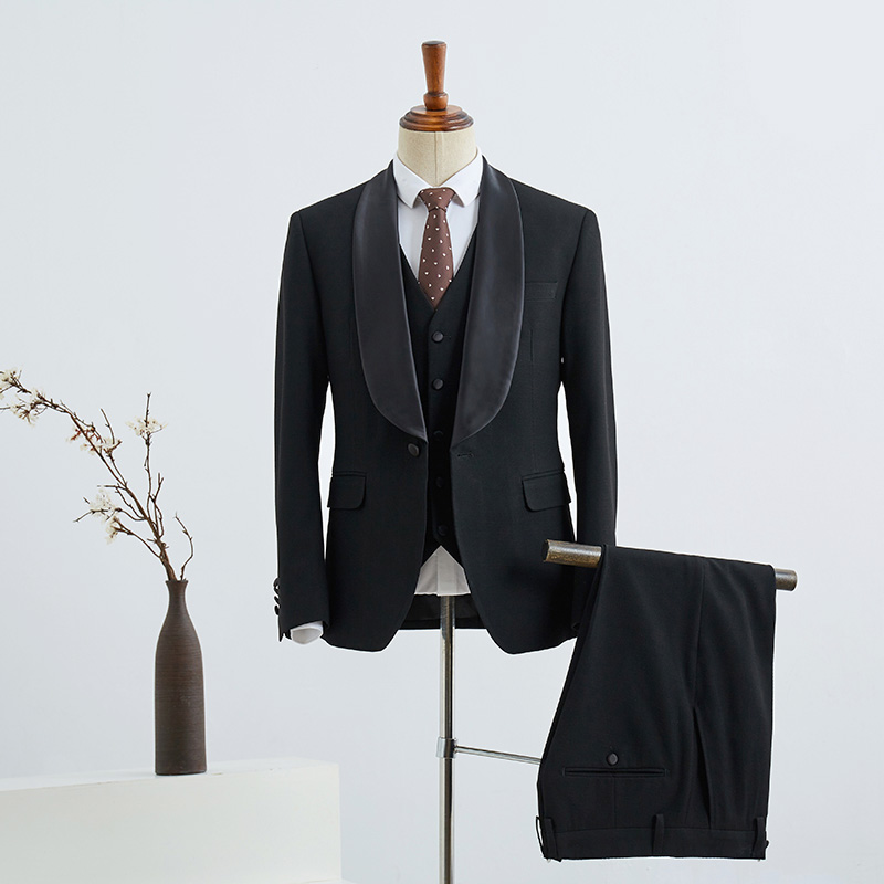 Black 3 Pieces Bespoke Wedding Suit For Grooms 2