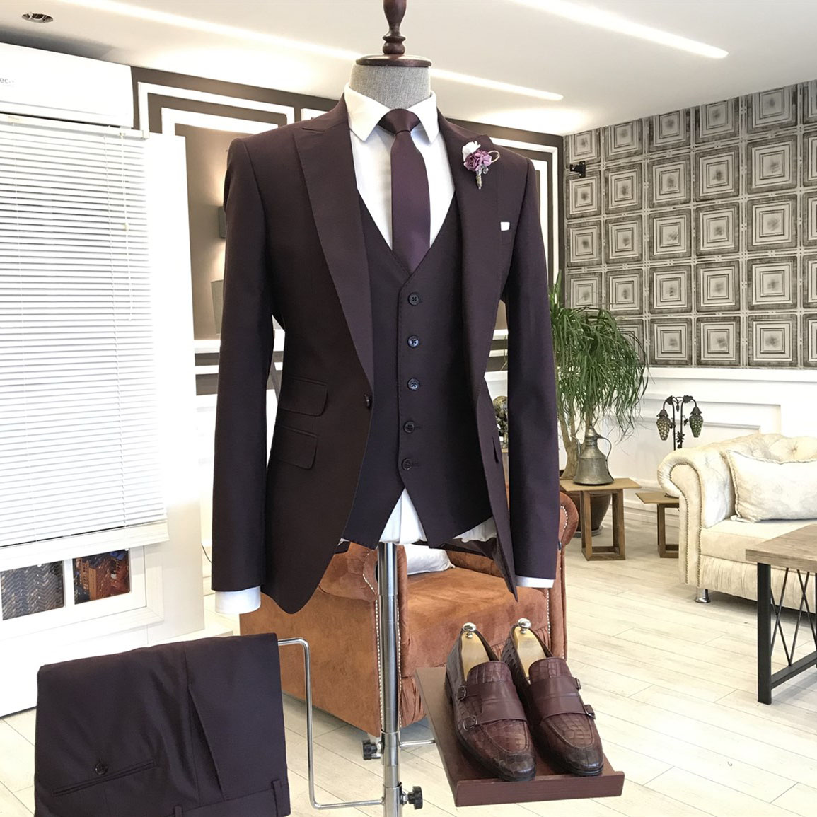 Burgundy Peaked Lapel Business Suit 2