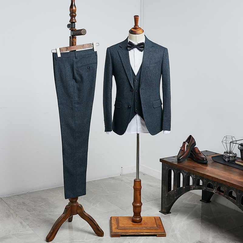 Navy Blue Three Pieces Slim Fit Business Suit 2