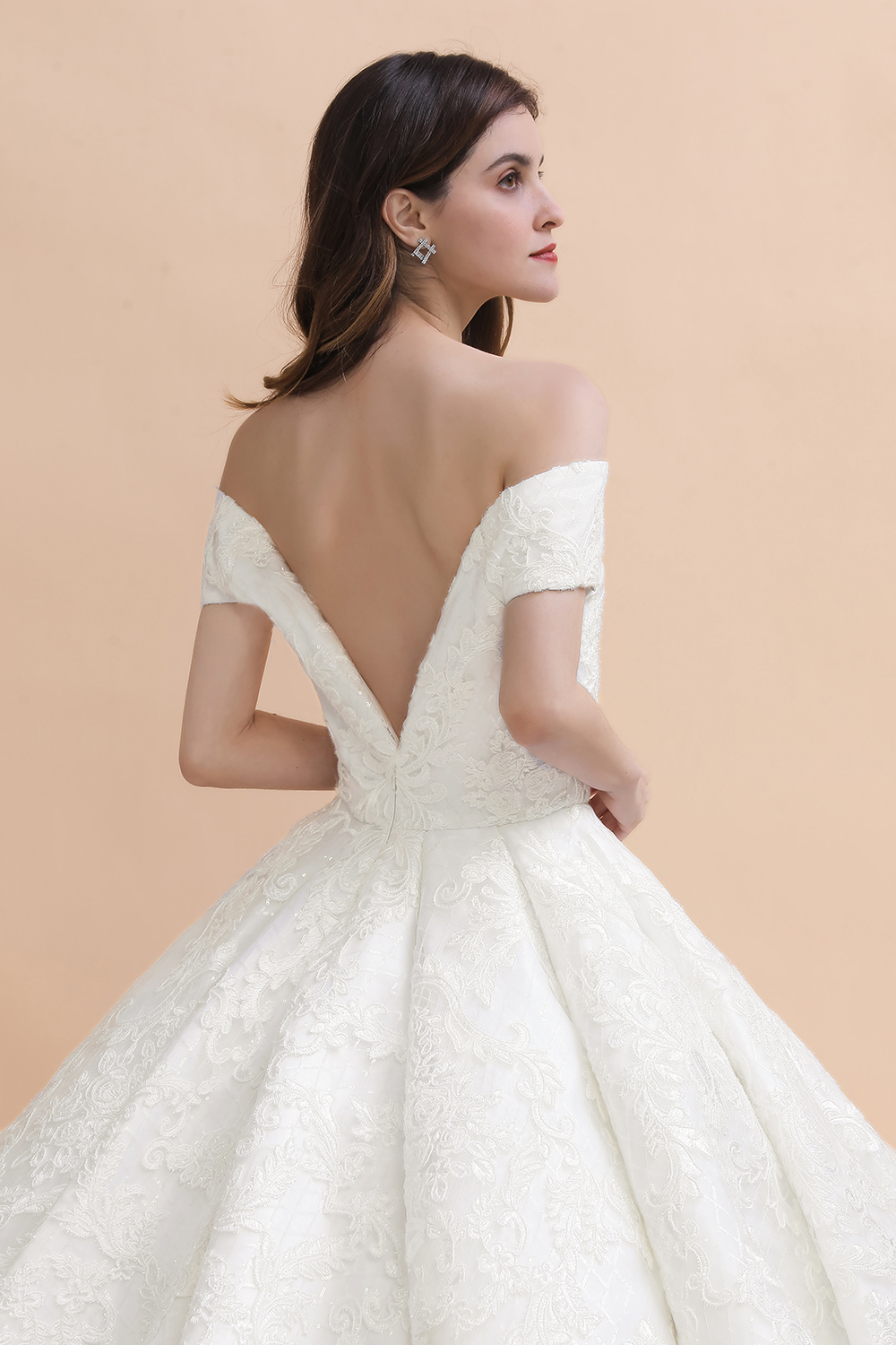 Ball Gown Off-the-shoulder Cap Sleeves Chapel Train Tulle Wedding Gown With Appliques 10