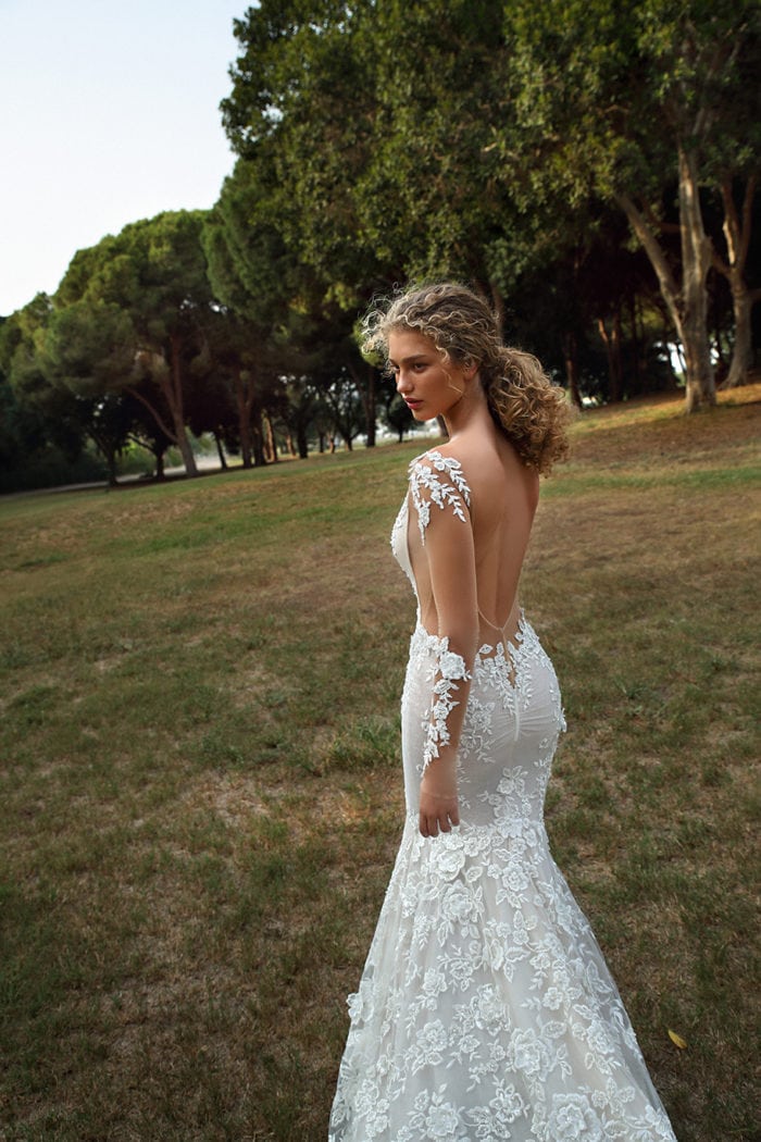 Mermaid Square Neck Long Sleeves Sweep / Brush Train Lace Bridal Dress With Lace 4