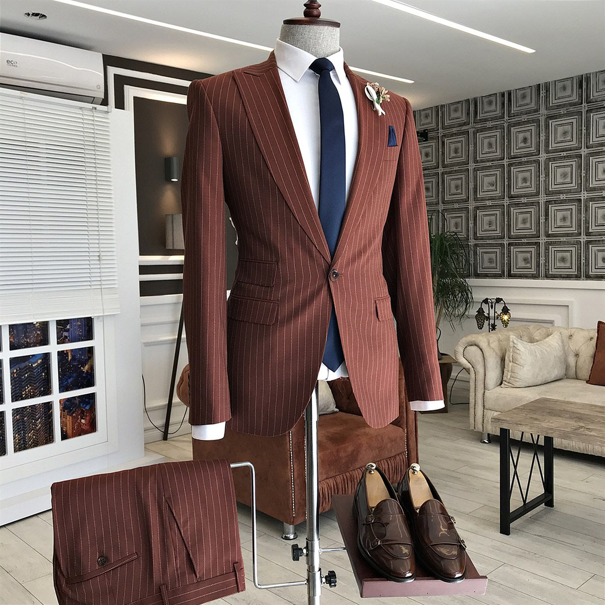 Burgundy Single Breasted Business Men Suit with Peaked Lapel 2