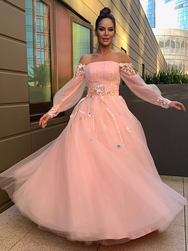 Ball Gown Off-the-shoulder Sweetheart Neck Long Sleeves Court Train Lace Formal Dress With Lace 5