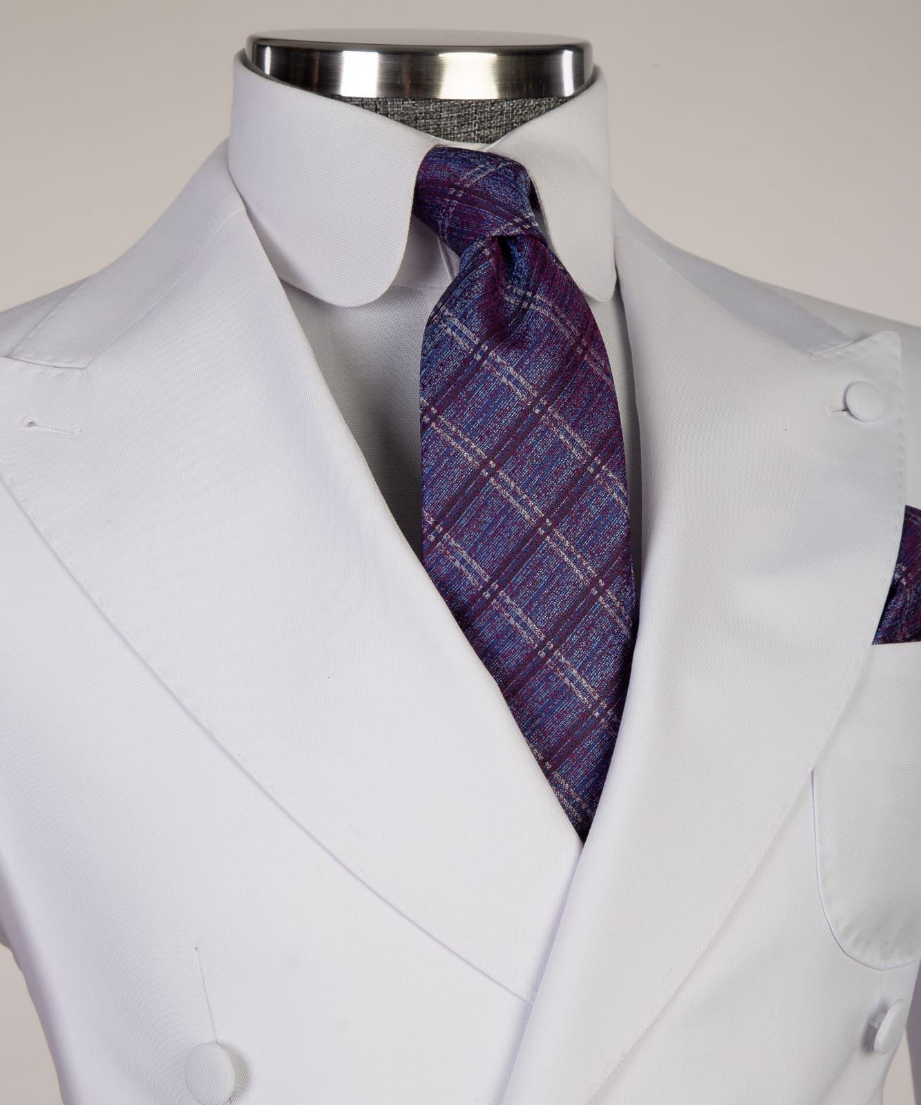 White Two Pieces Wedding Suit with Peaked Lapel 2