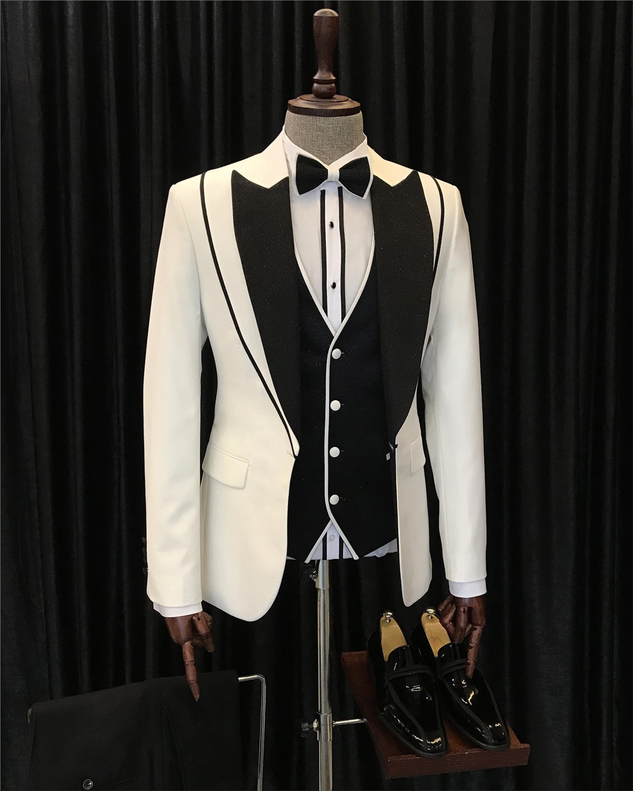 Architectural Hybrid Peaked Lapel White Tuxedo 3-Piece Suit 2