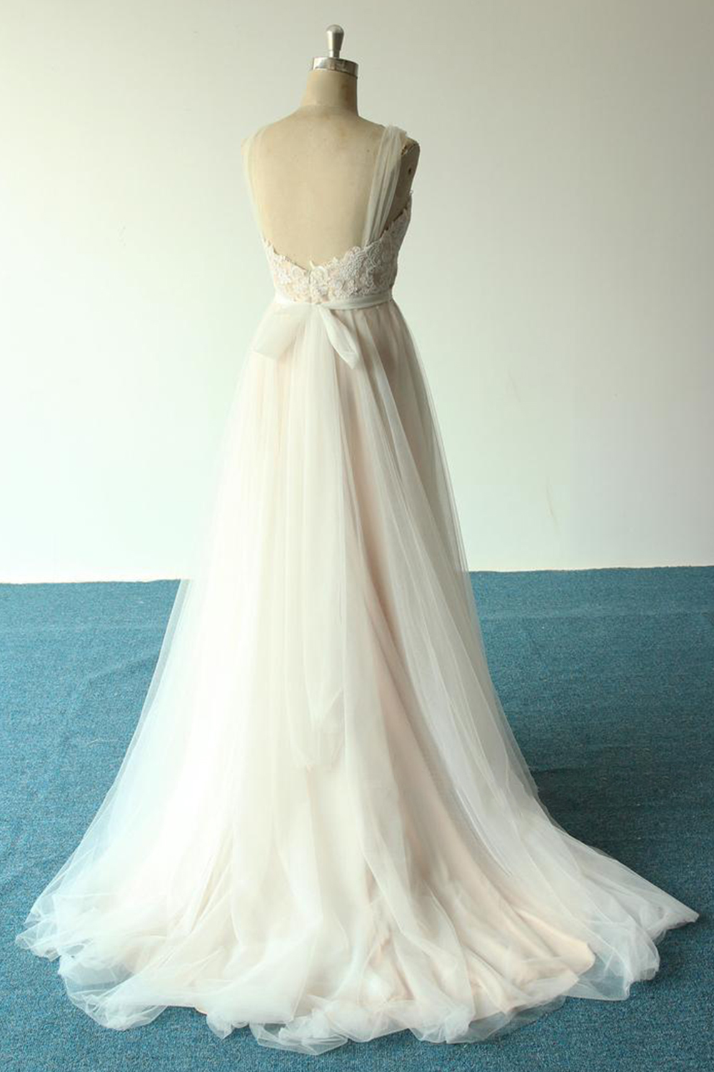 A-line Jewel Neck Sleeveless Floor-length Tulle Bridal Dress With Lace 2