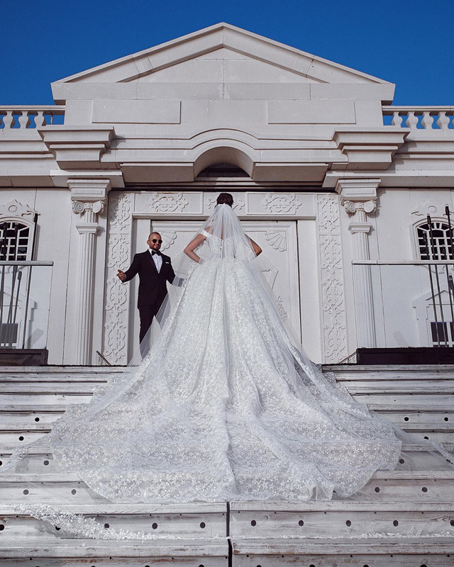Ball Gown Off-the-shoulder Sleeveless Sweep / Brush Train Wedding Gown With Appliques 6
