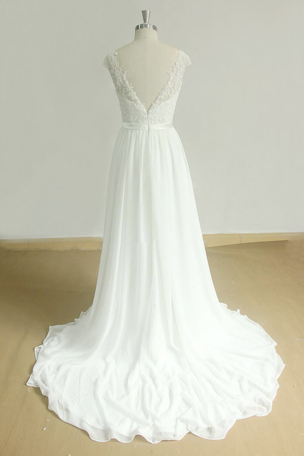 A-line Jewel Neck Short Sleeves Floor-length Tulle Bridal Attire With Lace 2