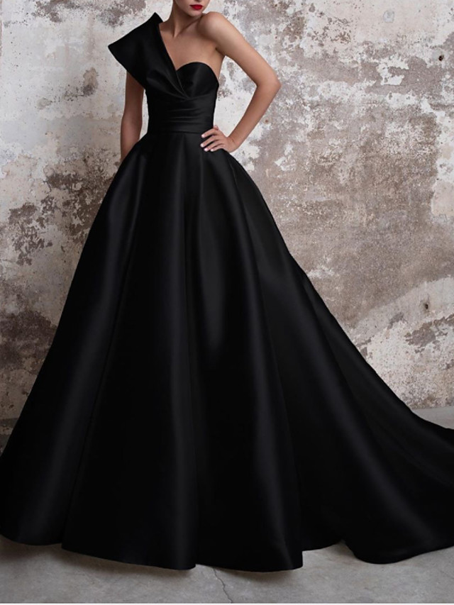 A-line One Shoulder Short Sleeves Sweep / Brush Train Tulle Wedding Gown With Buttons 2