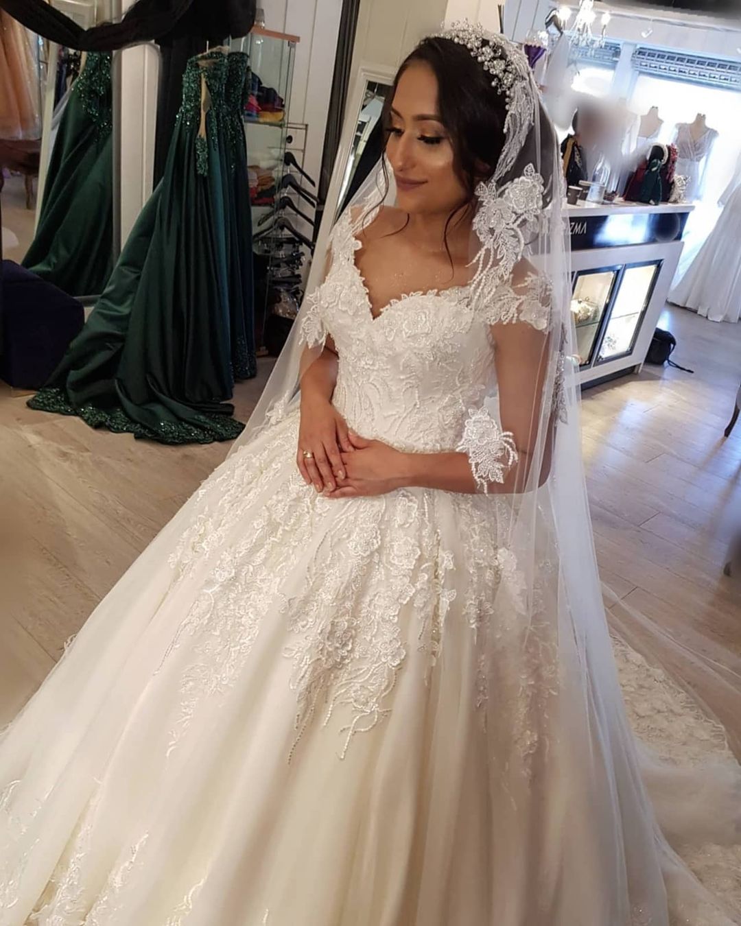 Ball Gown Jewel Neck Sleeveless Chapel Train Lace Bridal Dress With Lace 6