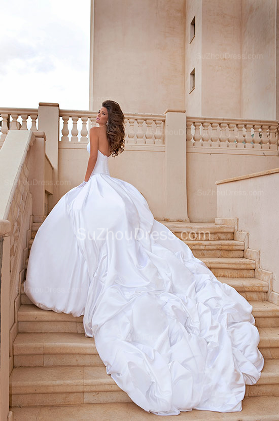 Ball Gown Sweetheart Neck Sleeveless Court Train Satin Bridal Dress With Appliques 2