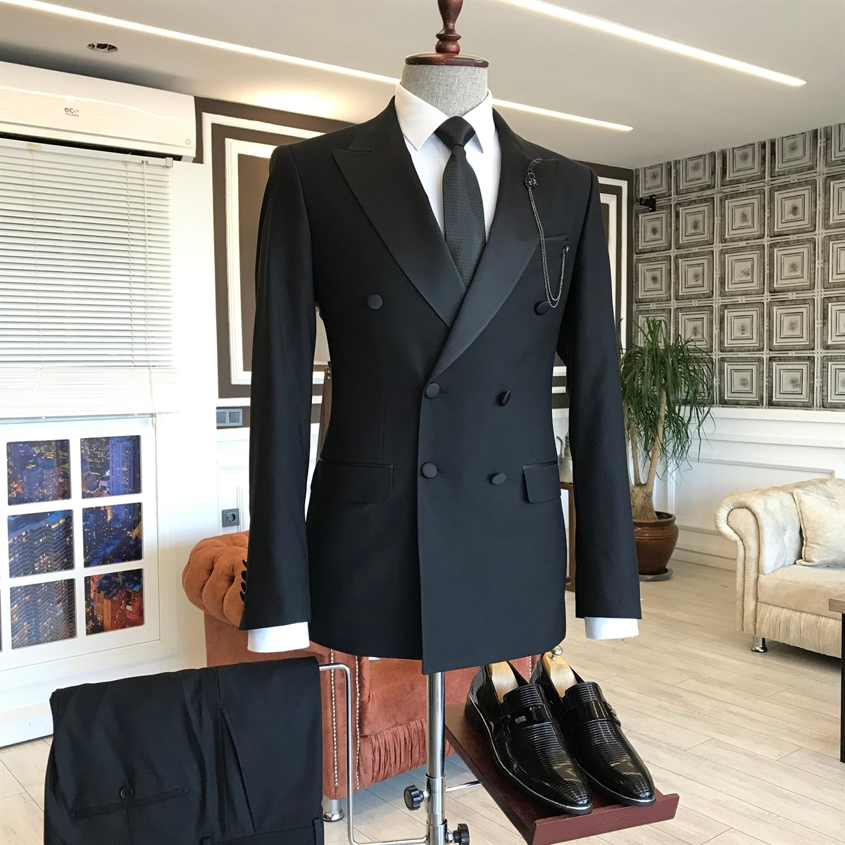Black Double Breasted Peaked Lapel Men's Suit 2