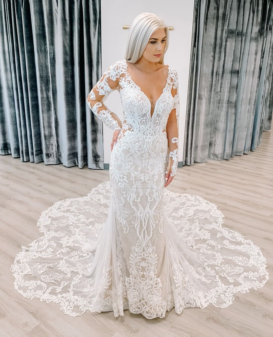 Mermaid V-neck Sweep / Brush Train Wedding Gown With Lace 2