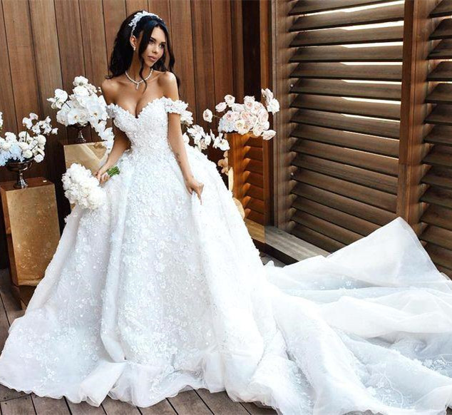 Ball Gown Off-the-shoulder Sleeveless Chapel Train Tulle Bridal Gown With Appliques 2