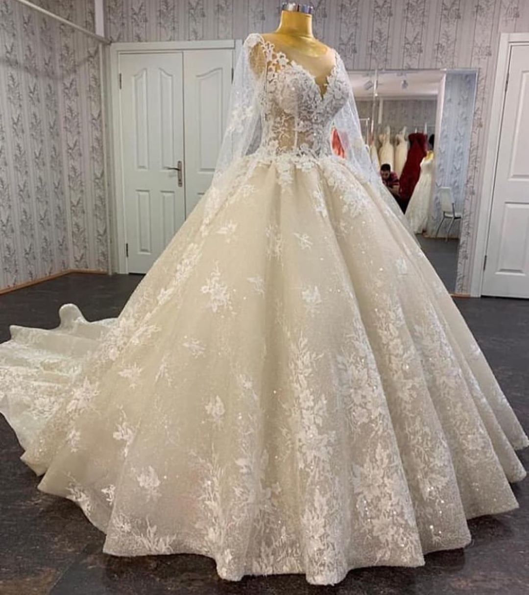 A-line Sweetheart Neck Long Sleeves Court Train Tulle Wedding Gown With Lace 2