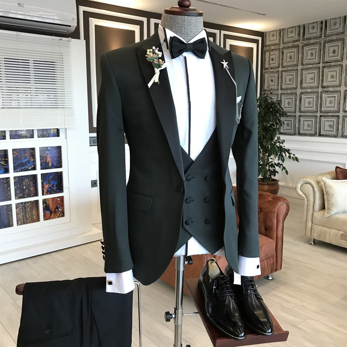 Black Bespoke Business Suit with Peaked Lapel 2