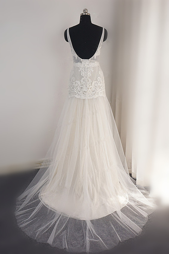 A-line Straps V-neck Sleeveless Floor-length Tulle Wedding Gown With Appliques 2