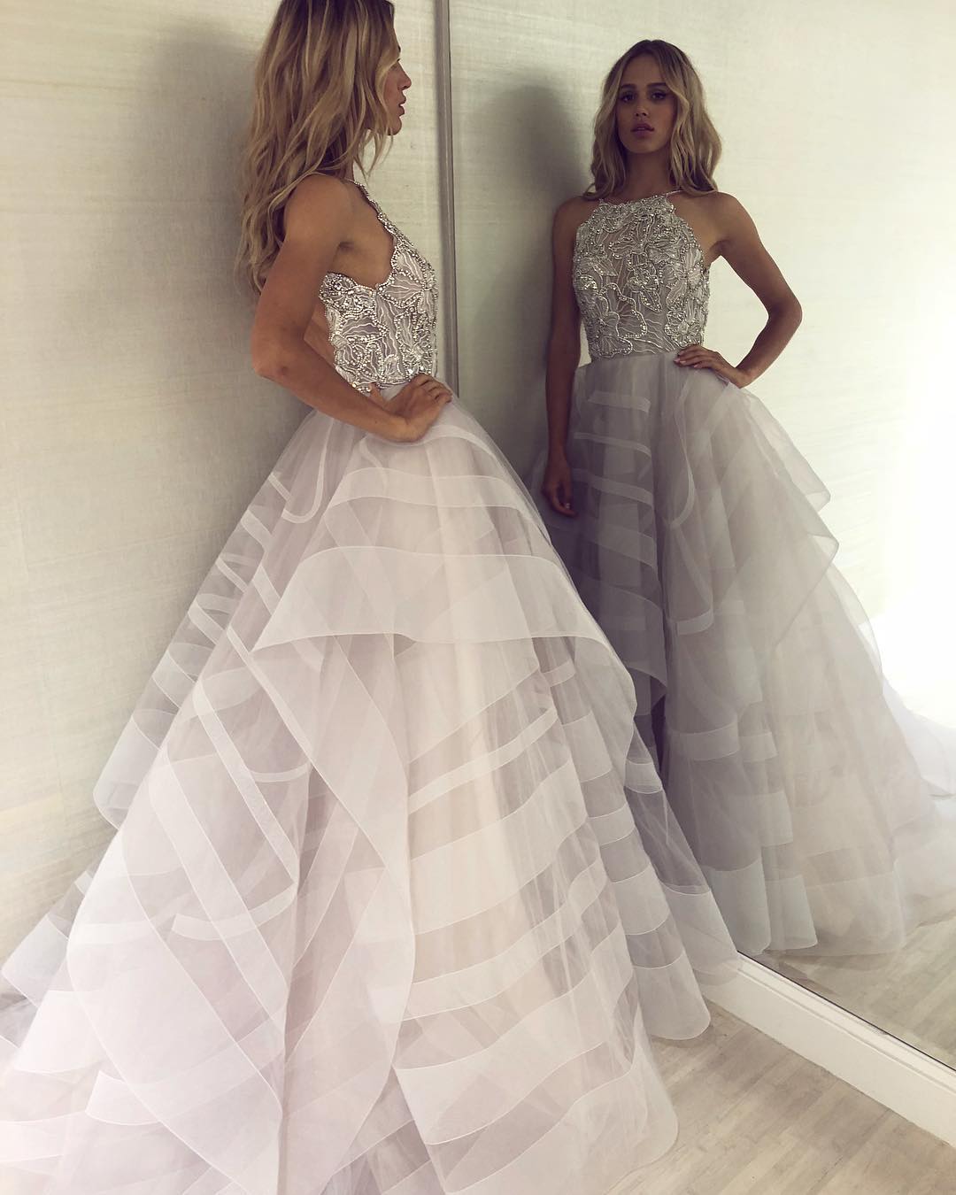 A-line Halter-neck Sleeveless Floor-length Organza Evening Gown With Appliques 2