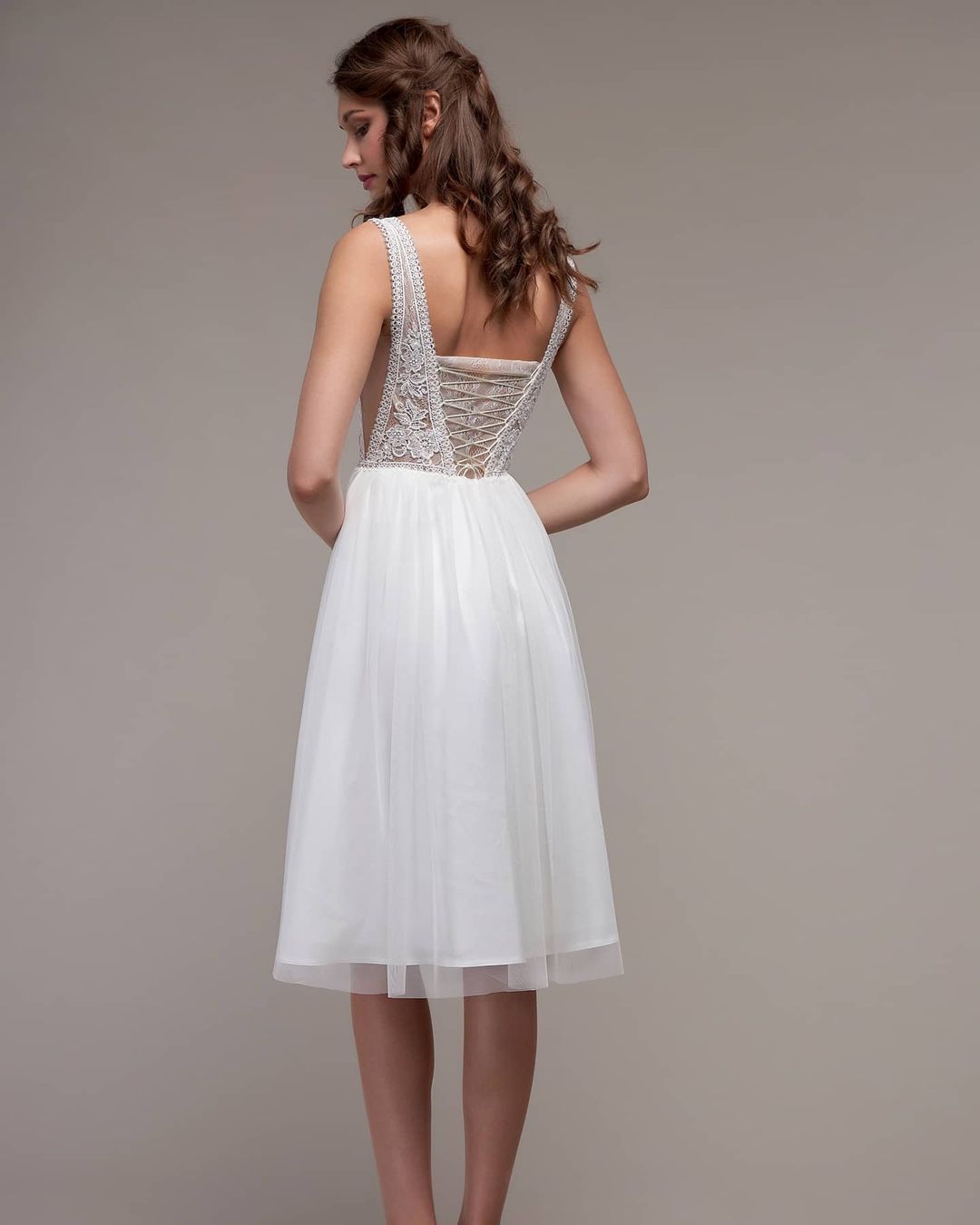 Column V-neck Sleeveless Tea-length Tulle Wedding Dress With Lace 2