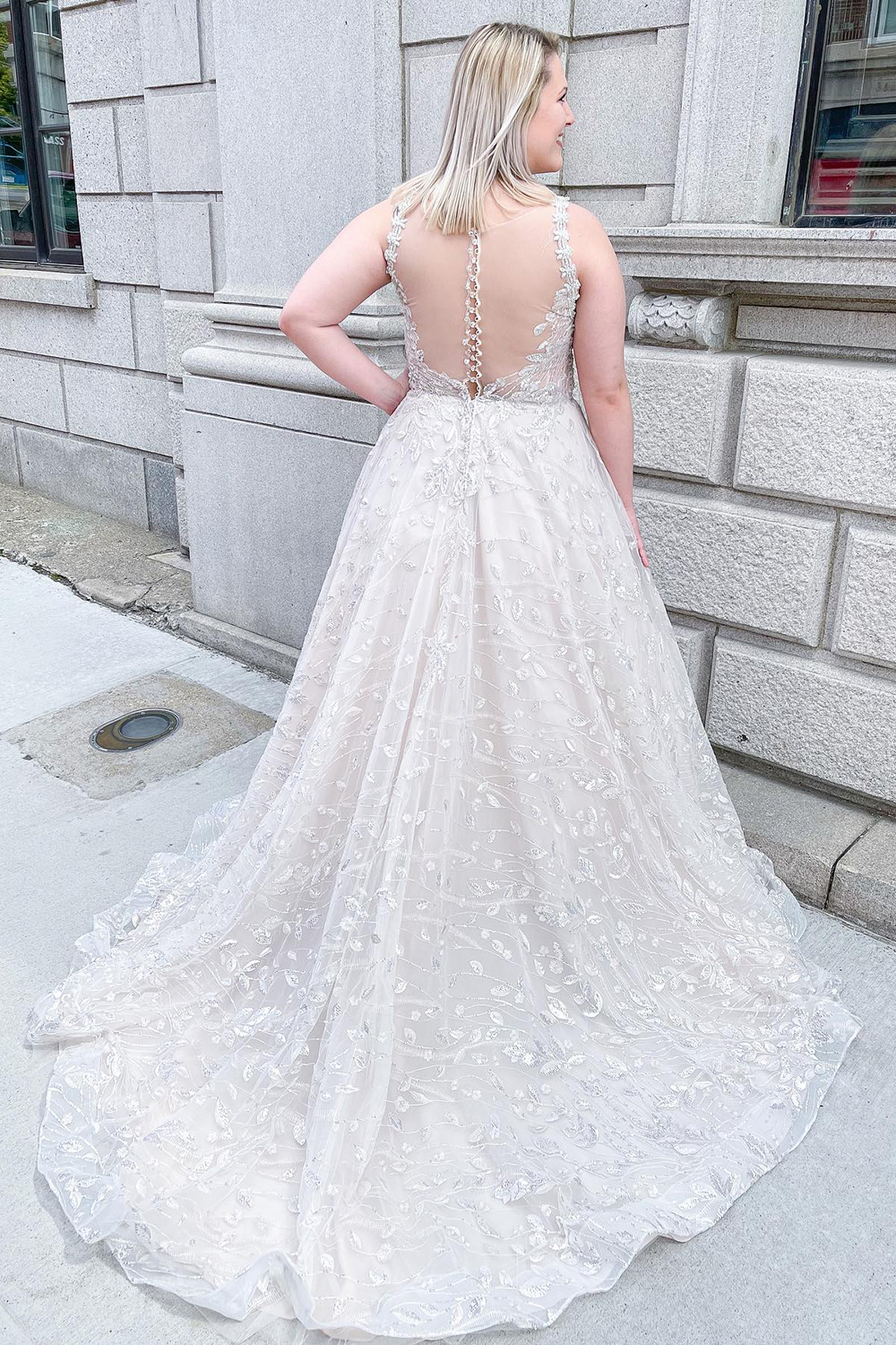 A-line Straps Sweetheart Neck Sleeveless Chapel Train Tulle Bridal Gown With Lace 4